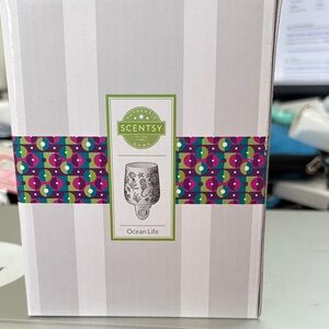 Scentsy Ocean Life Warmer with Purple and Green Accents